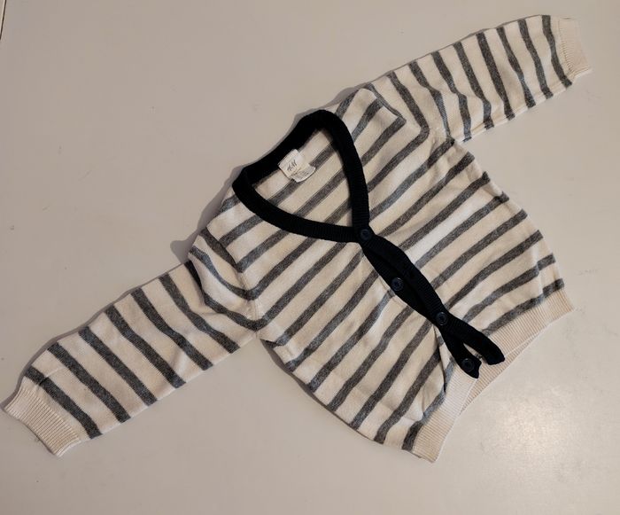 Lot de deux gilets garçon 6/9 mois H&M - photo numéro 6