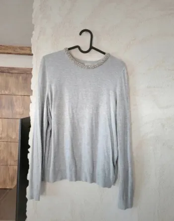 Pull collier intégré
