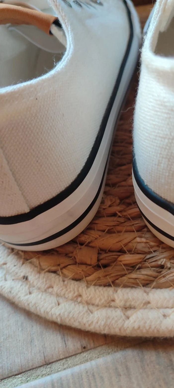 Chaussures blanche pataugas garçon pointure 33 - photo numéro 10