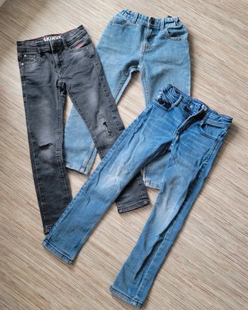 Lot jeans garçon 7ans