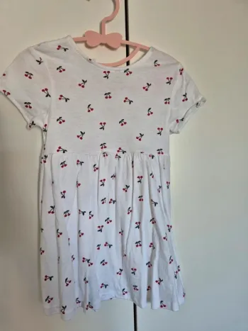 Robe kiabi 2 ans 24 mois blanches avec motifs cerises