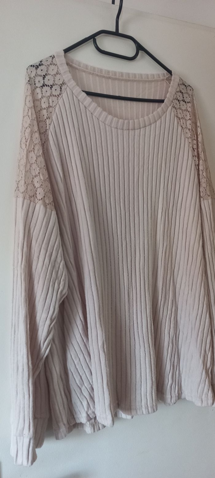 Pull beige épaules dentelle - photo numéro 6