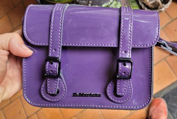 Petit sac sacoche Dr Martens cuir vernis violet