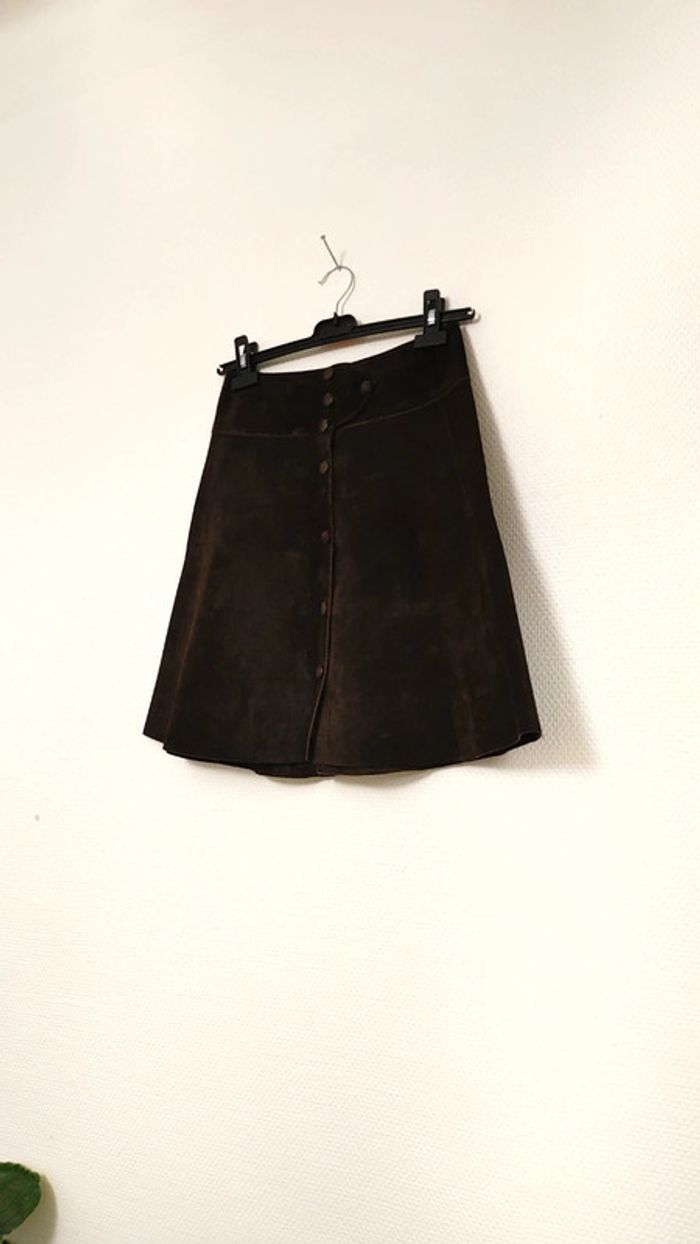 Magnifique mini-jupe en peau daim 100 % cuir bouton coupe trapèze - photo numéro 2