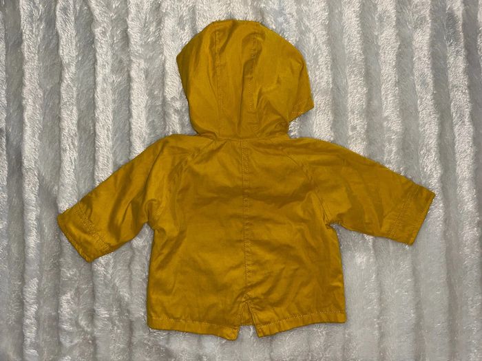 Imperméable jaune - photo numéro 4