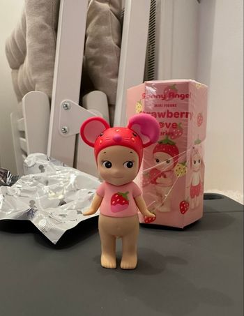 Sonny Angel Strawberry Love souris 