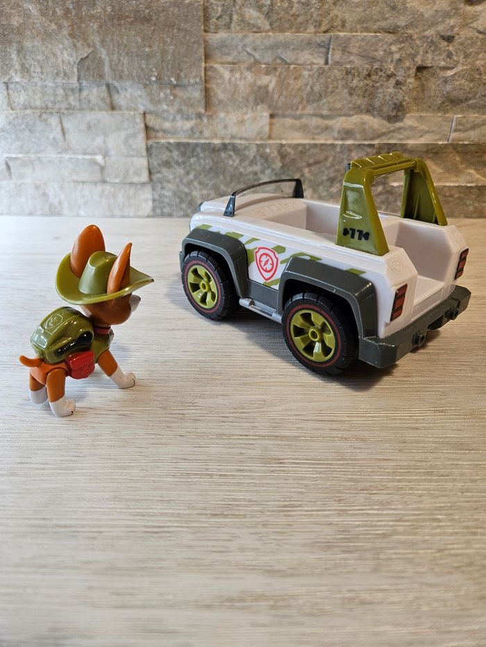 Paw Patrol Deluxe Véhicule + figurine Tracker - photo numéro 2