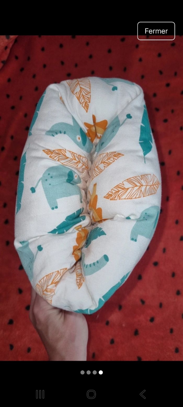 Coussin d'allaitement a mettre au bras neuf sans étiquettes - photo numéro 4