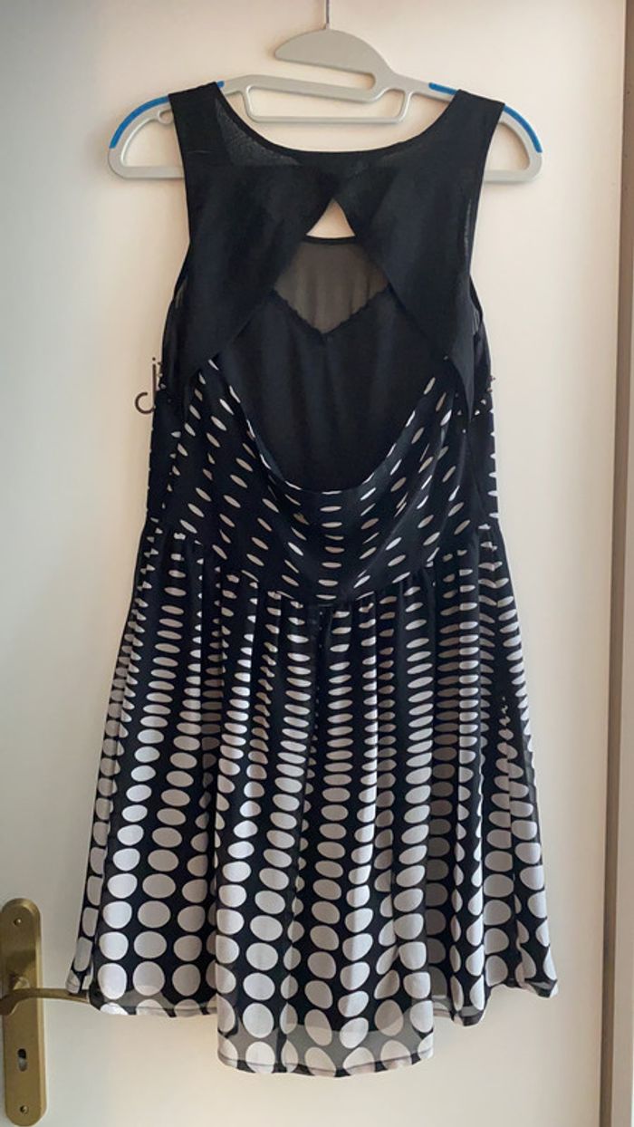 Robe dos nu - photo numéro 3