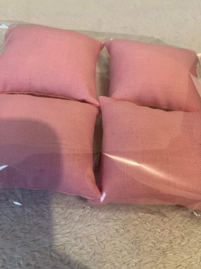 Lot 4 coussins pour barbie Neuf - photo numéro 2