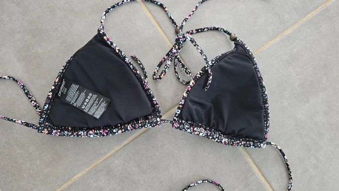 Bikini fleurie - photo numéro 2