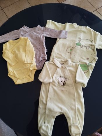 Lot de 2 bodys et de 2 pyjamas 1mois