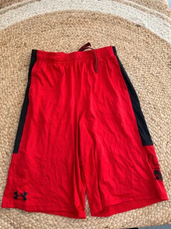 Short Garçon Under Armour Loose Noir & Rouge | Taille 16 ans | Très Bon État | Sport Casual | R23