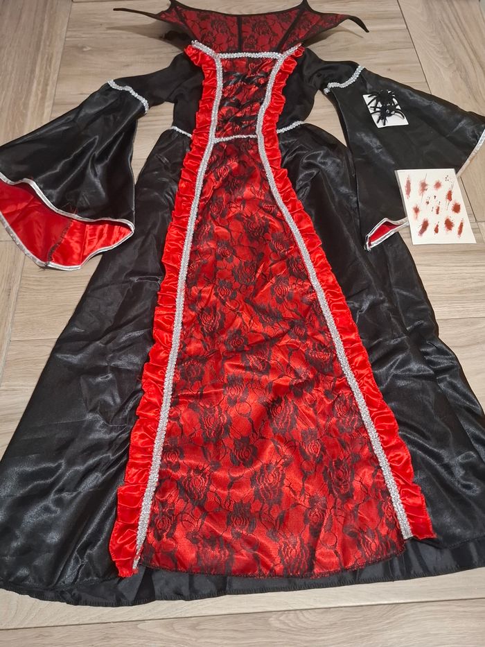 Magnifique ensemble de costume de vampire pour fille avec robe collier et accessoires - photo numéro 2