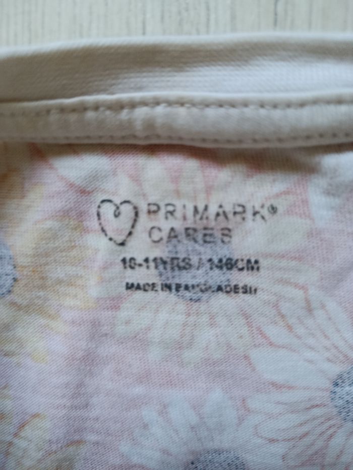 Tee-shirt marque Primark taille 10 11 ans - photo numéro 3