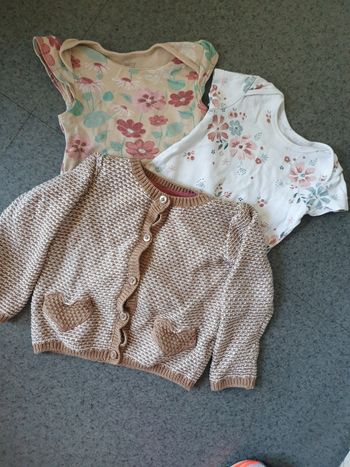 Lot gilet +body c& a