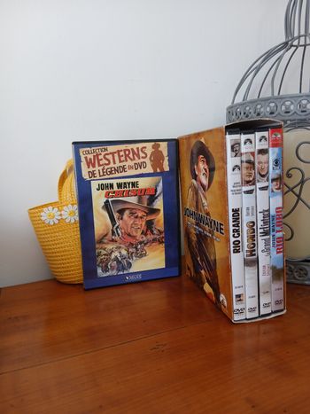 Coffret 4 DVD John Wayne + 1 unitaire