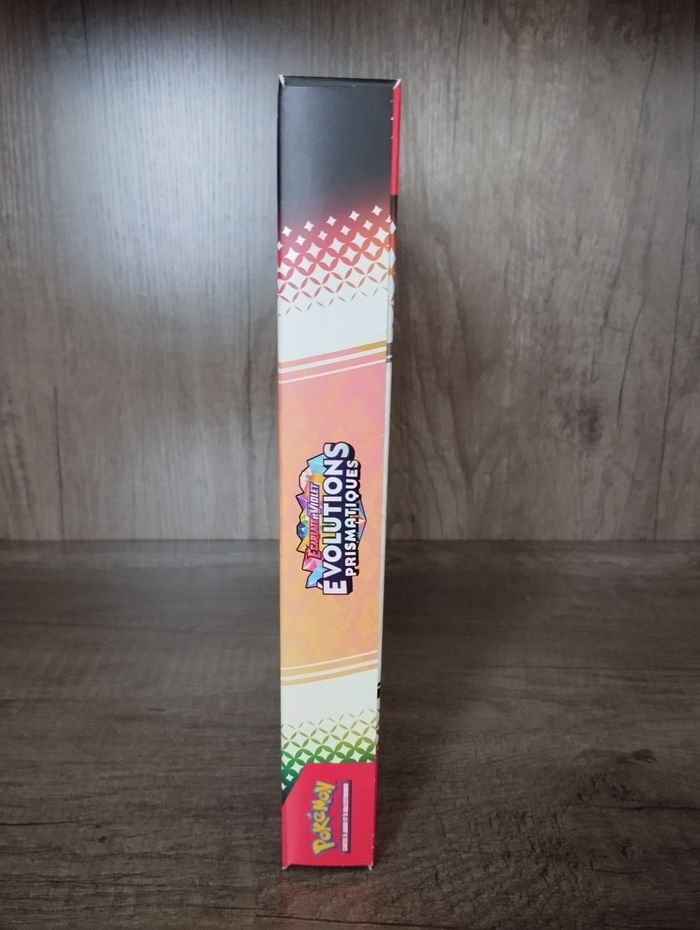 Pokémon coffret collection poster écarlate et violet évolutions prismatiques - photo numéro 3