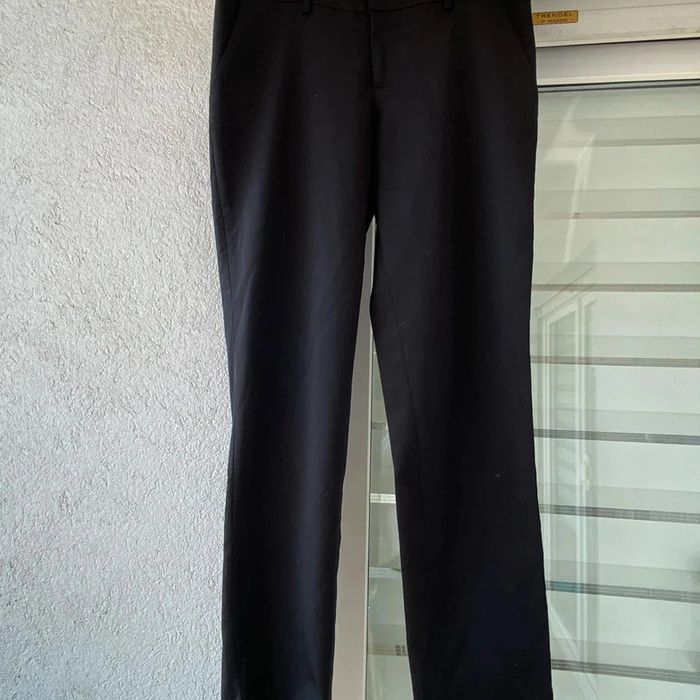 Très joli pantalon noir satiné Morgan taille 40