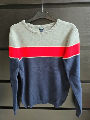 pull fin gris rouge et bleu marine Kiabi