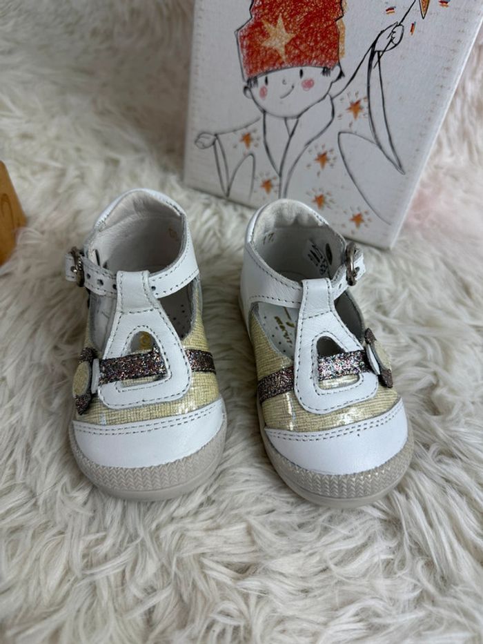 Paire de sandales Babybotte taille 17 - photo numéro 2