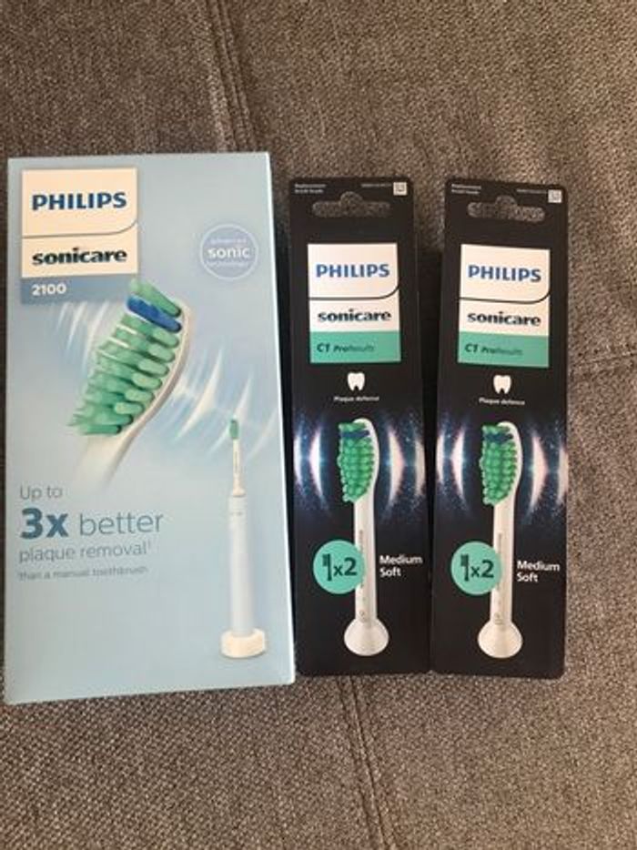 Neuf lot 1 brosse à dents électrique Philips sonicare et 4 brosses neuves de rechanges - photo numéro 1