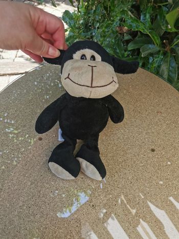 Peluche singe noir Kinder