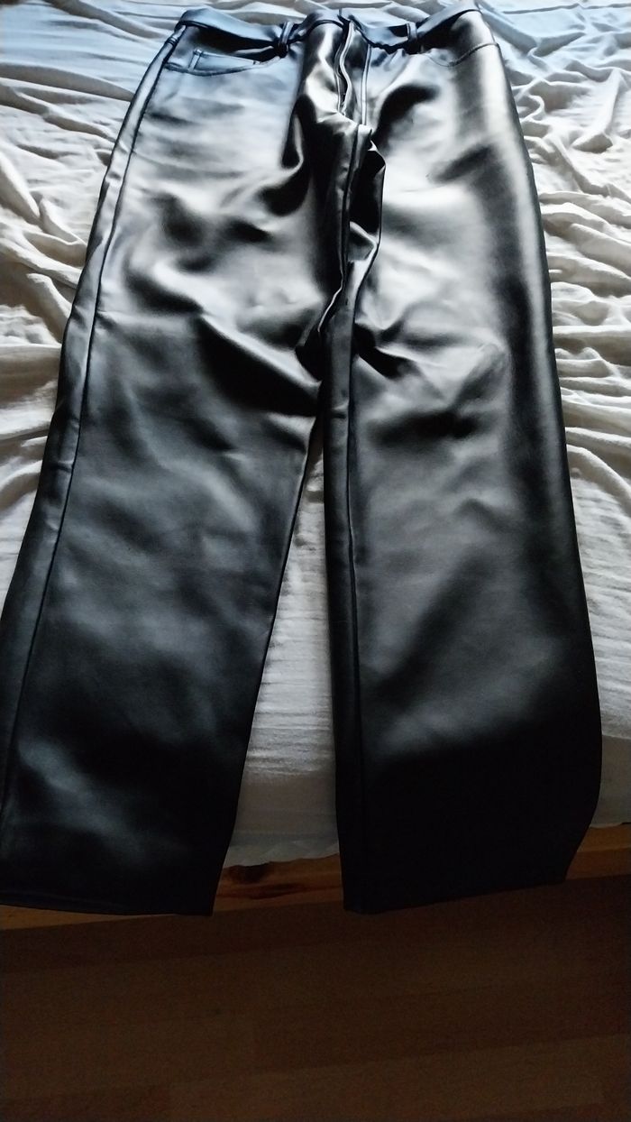 Pantalon noir synthétique