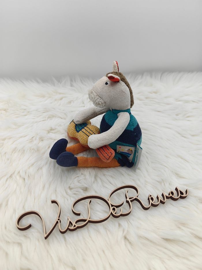 Mini doudou peluche hochet Zadig
Cheval Moulin roty Les Zig et Zag guitare - photo numéro 2