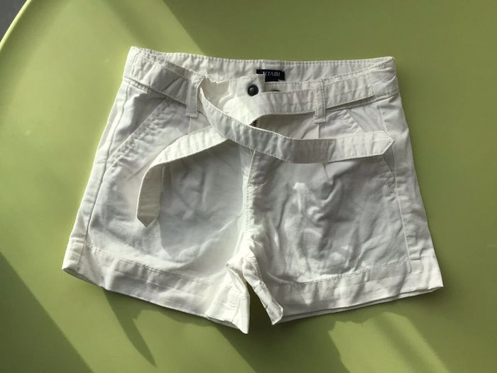 Short fille