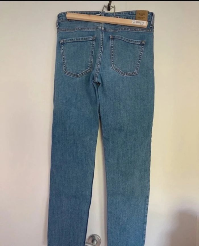 Très beau jean bleu modèle cigarette || T36 || Bershka - photo numéro 2