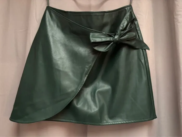 Jupe imitation cuir vert sapin, jupe courte taille L