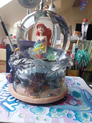 Snowglobe disney ariel musical