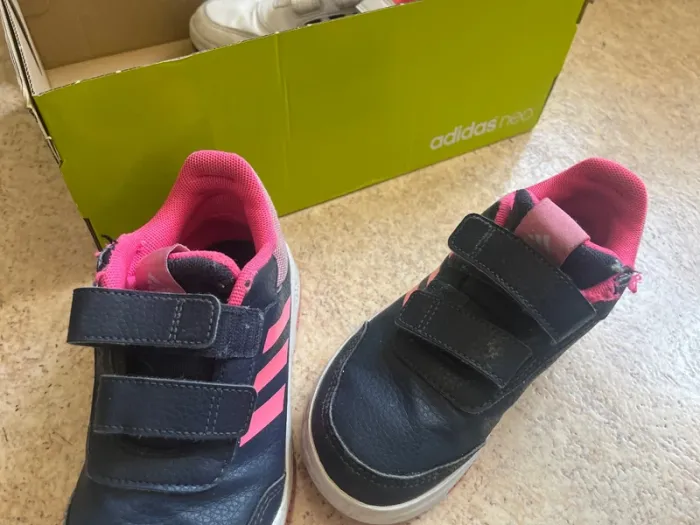 Basket adidas enfant taille 31 - photo numéro 2