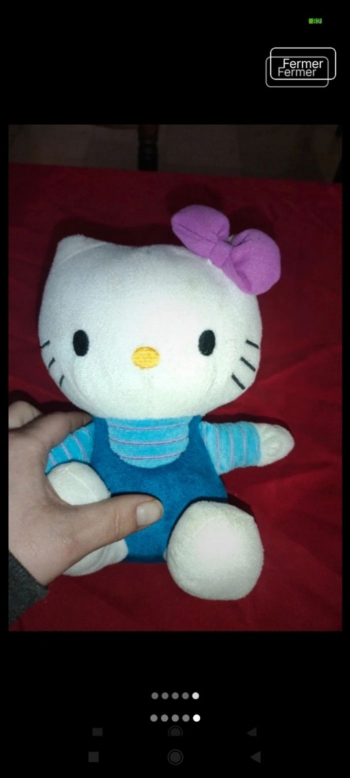 Très belle peluche hello Kitty j12