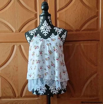 Débardeur blanc à dentelle et imprimé fleuri taille 38 bohème basic casual