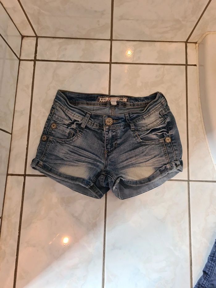 Lot de 2 shorts  taille 36 marque Jennifer - photo numéro 2