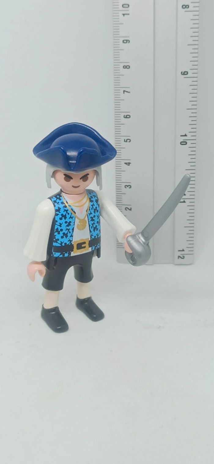 Homme pirate avec haut bleu et blanc playmobil
