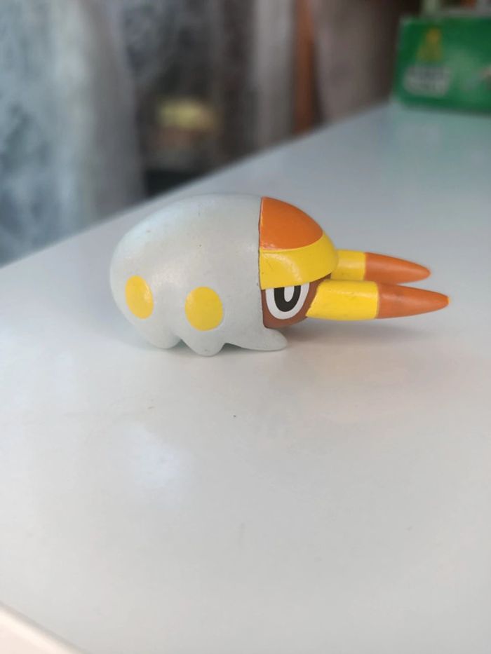 Figurine Pokémon larvibulle - photo numéro 2