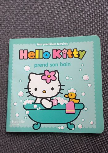 Livre Hello kitty prend son bain