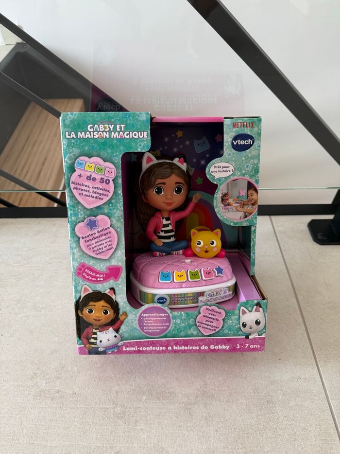Gabby et la maison magique lumi conteuse à histoire