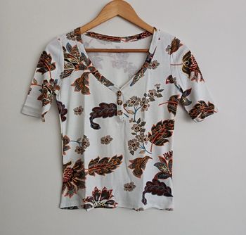 T shirt blanc imprimé feuilles et fleurs multicolore. Camaieu. Taille 36