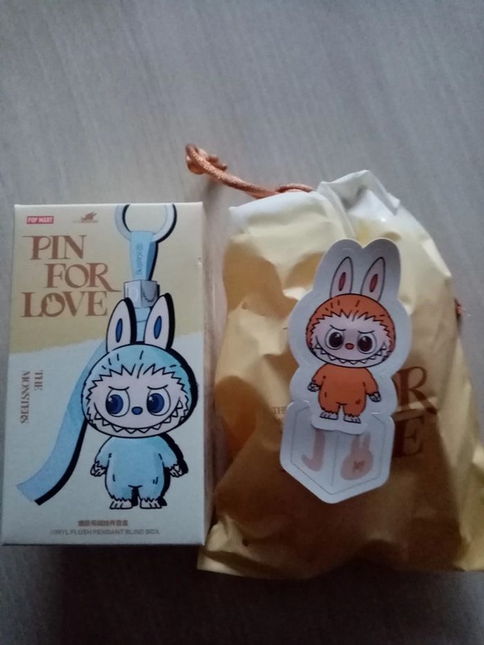 pop mart the monsters labubu pin for love J - photo numéro 2