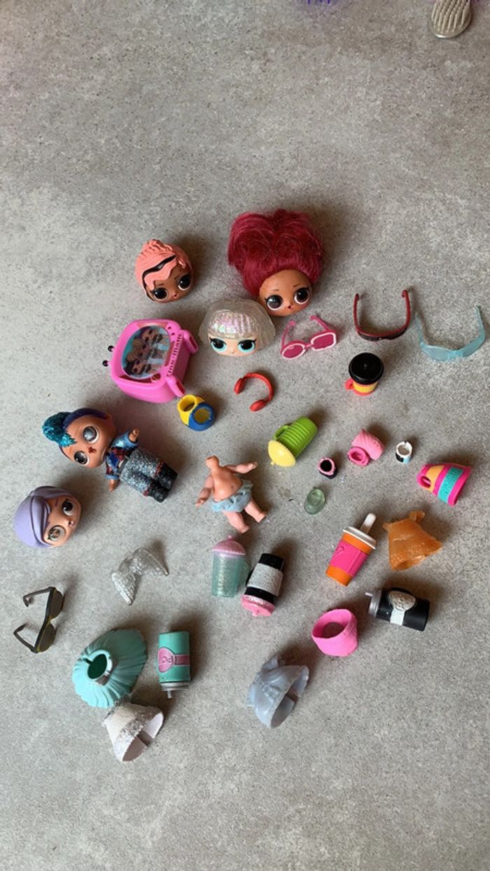 Gros lot de poupée LOL accessoires lunettes ailes tête télévision