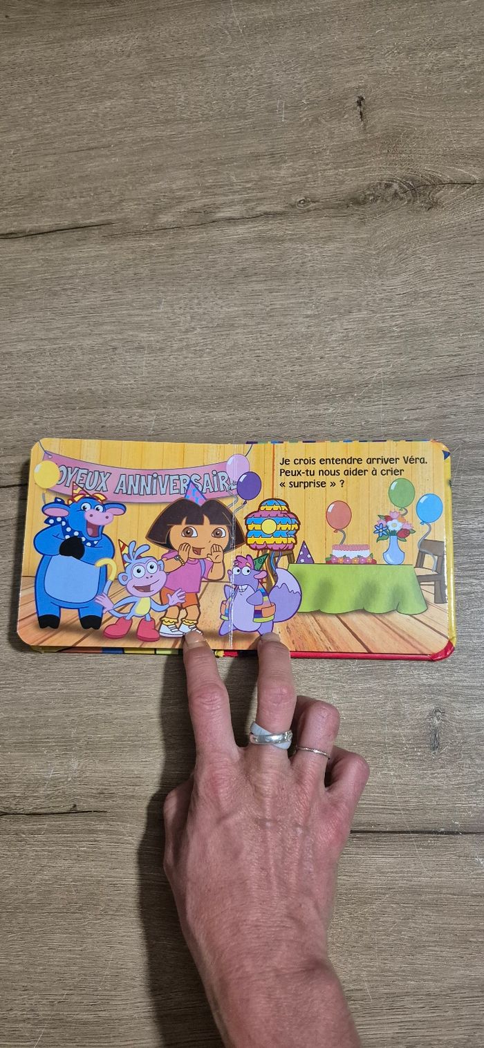 Livre Dora : Un anniversaire surprise - photo numéro 7