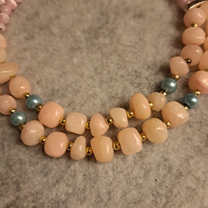Collier ras de cou rose pâle bleu et doré - photo numéro 9