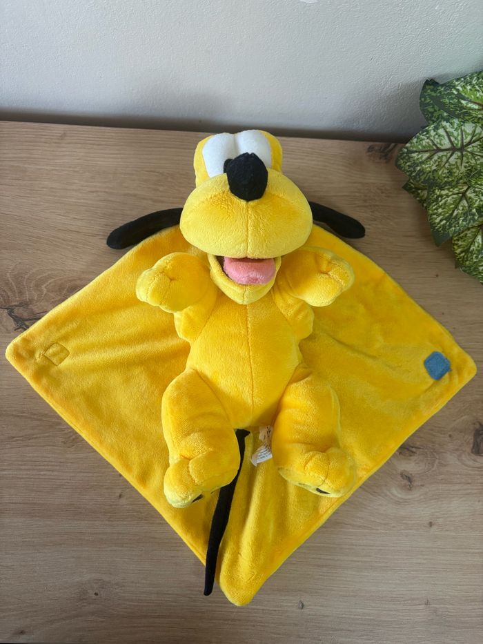 Doudou peluche chien jaune couverture bleu pluto Disneyland Paris - photo numéro 3