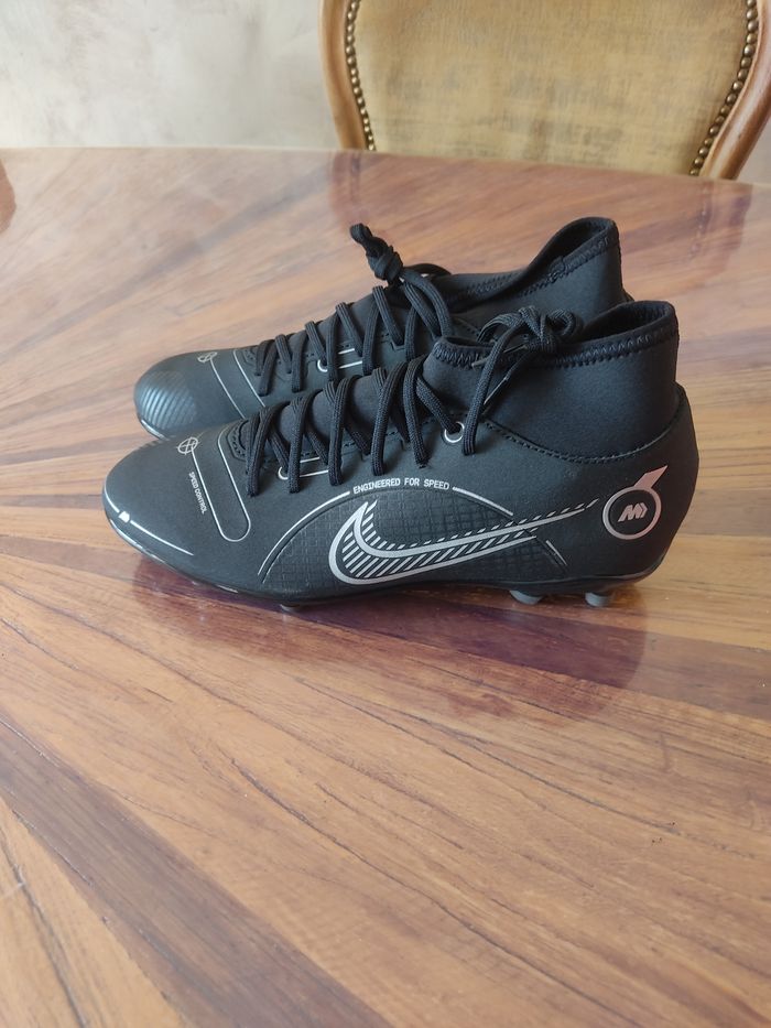 Crampons Nike T 39 - photo numéro 2