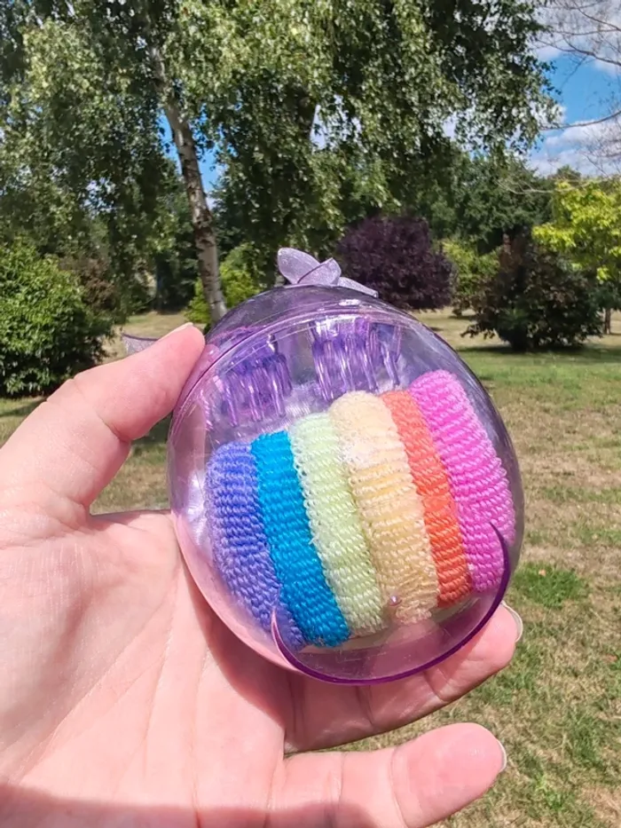 Lot accessoires de coiffures dans un oeuf violet - photo numéro 9
