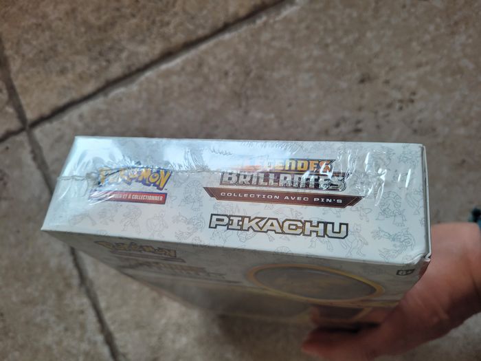 Légendes brillantes pin's collector pikachu coffret - photo numéro 6